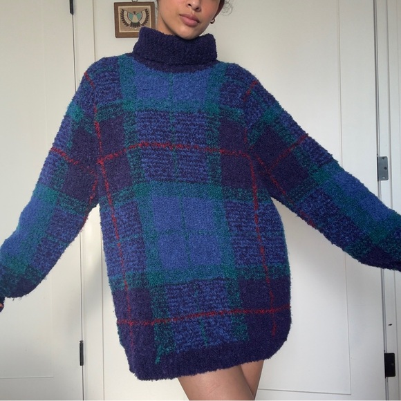 Cozy oversized Plaid Turtleneck Sweater - Blue and Green - Picture 3 of 4